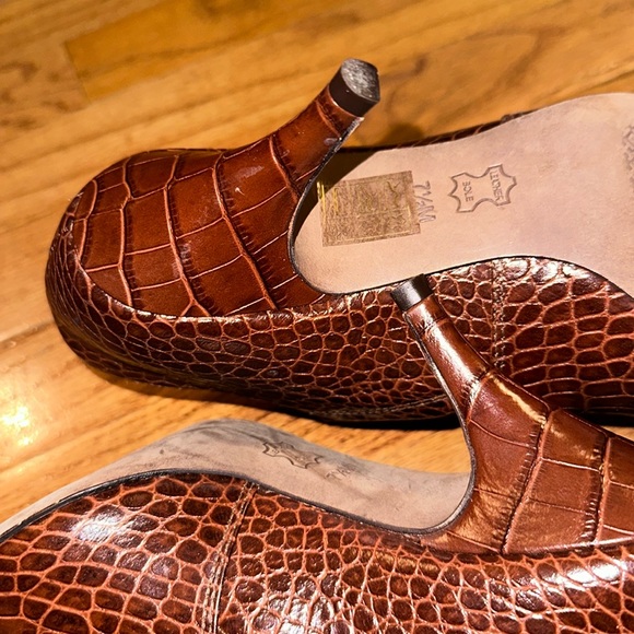 Tory Burch Georgina Croco Embossed Leather Boots 7 1/2 - Picture 7 of 17